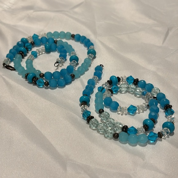 Pair of bright blue gemstone necklaces - in different lengths. - Picture 2 of 5